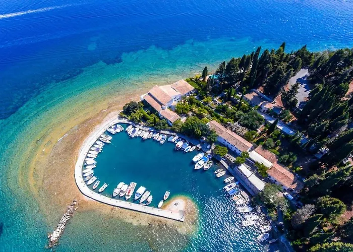 Christina Willa Nisaki (Corfu)
